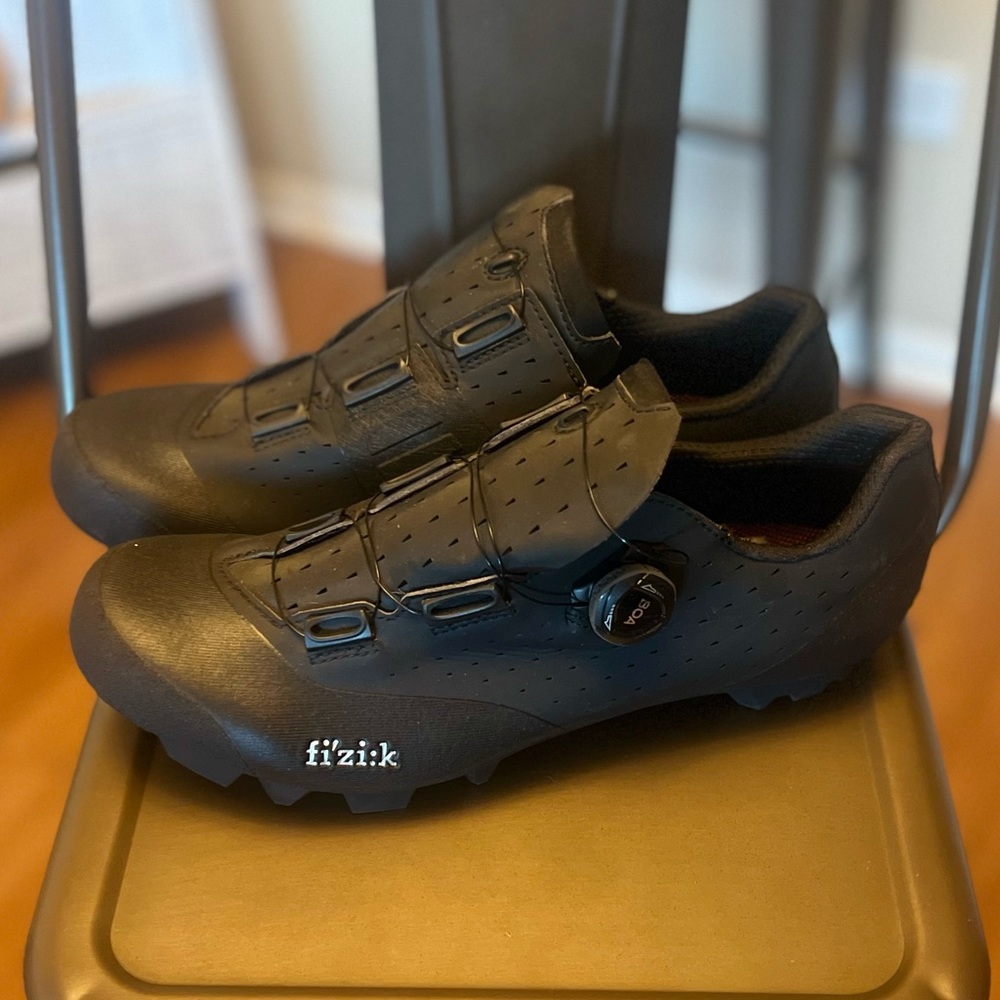 Fizik All-Black Men’s Cycling Shoes with BOA Closure